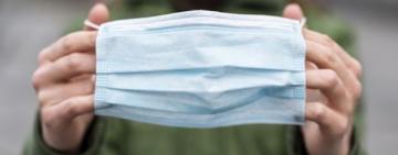 В Минздраве объяснили, когда в "красной зоне" маску на улице можно не носить